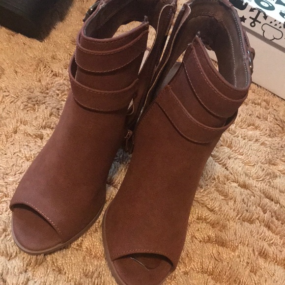 Fall boots - Picture 5 of 6